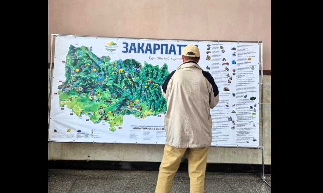 На вокзалі Мукачева з’явилася туристична карта Закарпаття
