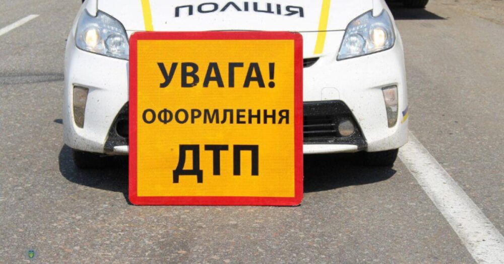 На в’їзді у Дніпро посеред траси сталася ДТП з автобусом: …
