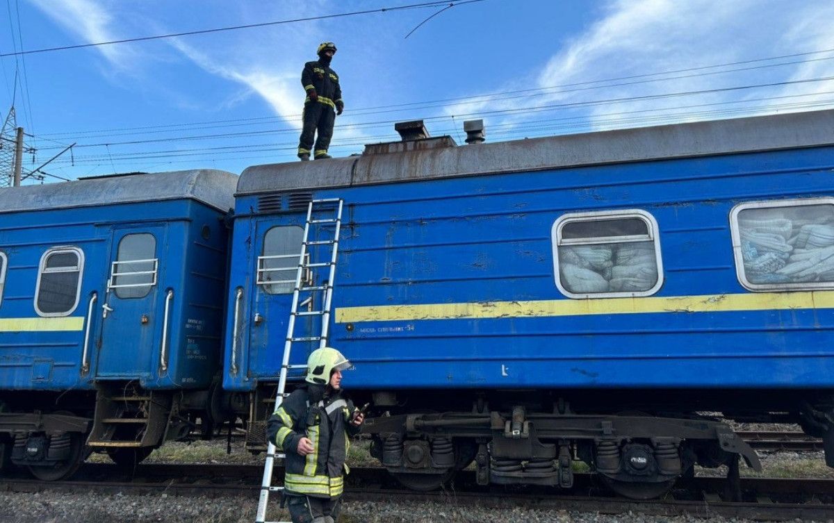 На даху електропоїзда у Вінниці 14-річного хлопця вдарило струмом