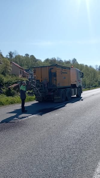 На дорогах Івано-Франківщини триває активна ліквідація ямковості
