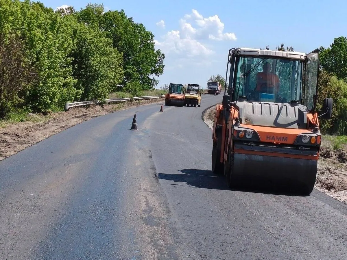 На дорогах Полтавщини за тиждень відновлено 3,6 тисячі квадратних метрів …