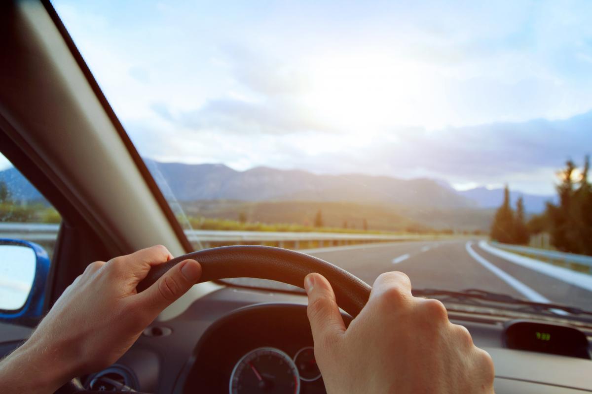 На дорогах зʼявилася нова розмітка: що означає подвійна штрихова лінія