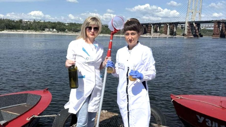 На запорізьких пляжах перевіряють воду перед літнім сезоном