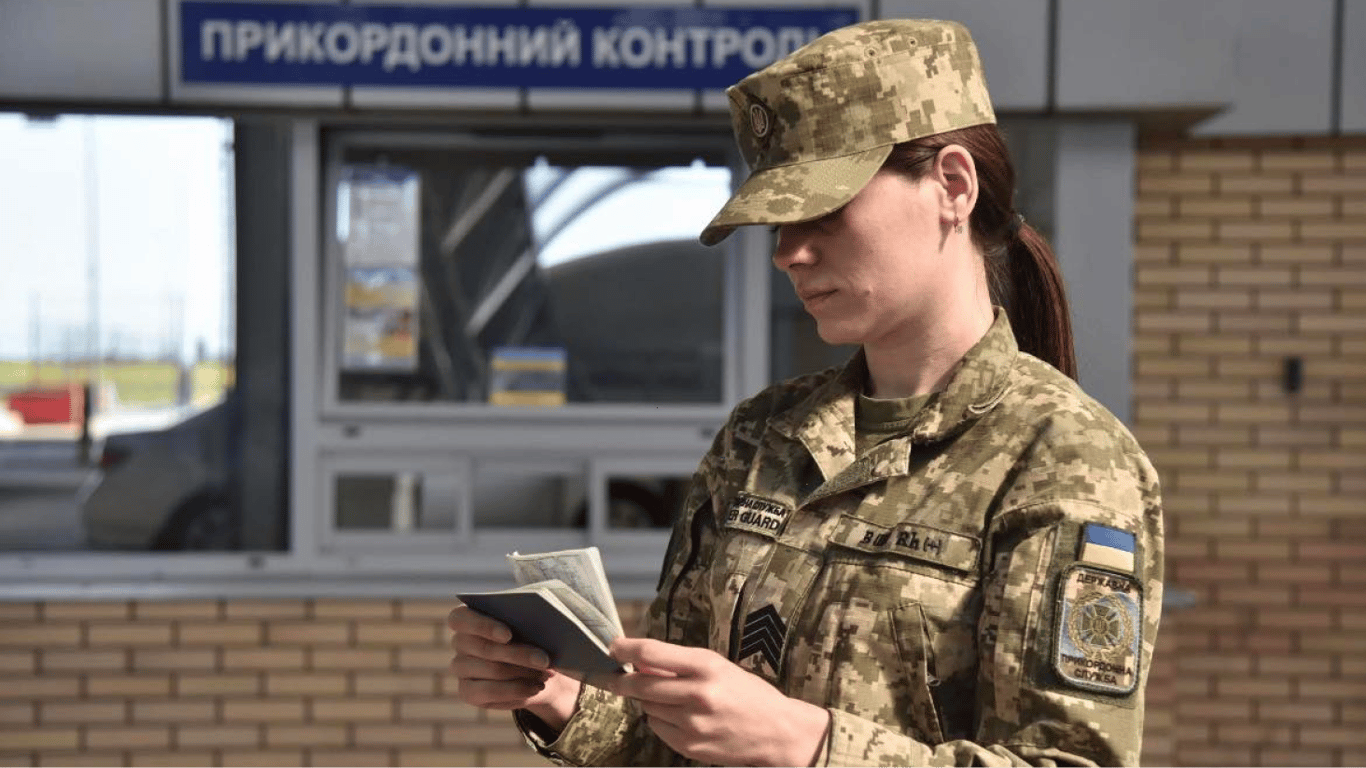 На кордоні в черзі десятки автівок: які КПП завантажені сьогодні