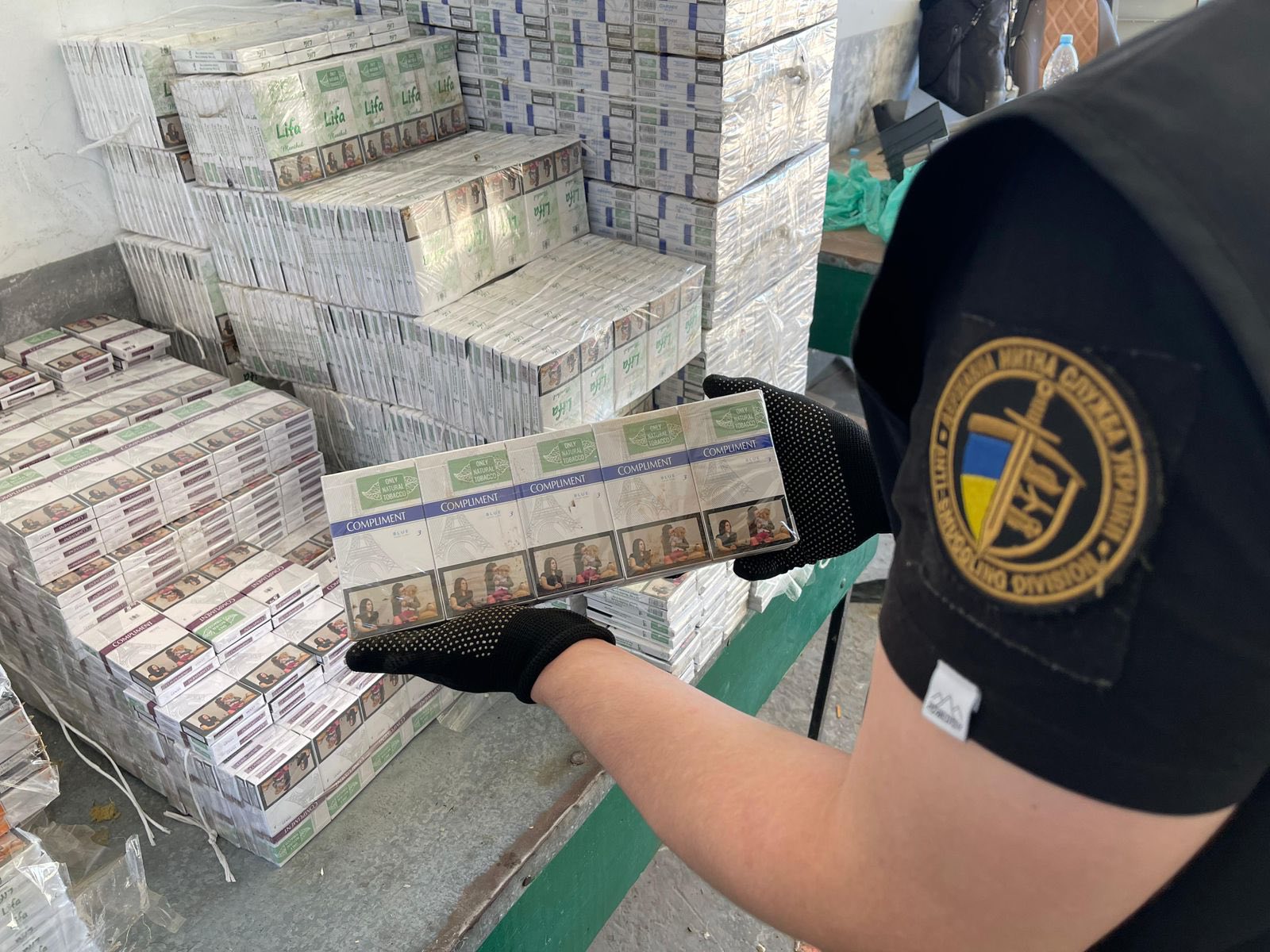На кордоні з Польщею вилучили майже 130 тис. контрабандних цигарок