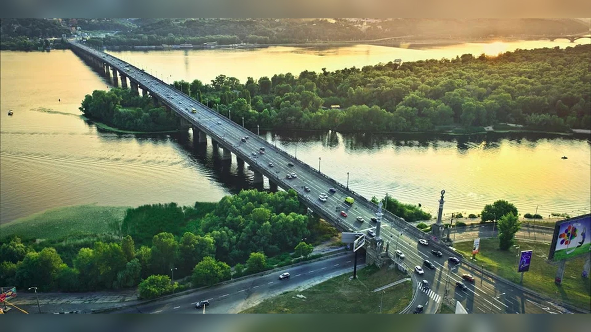 На мосту Патона перекриють першу смугу через дефект шва