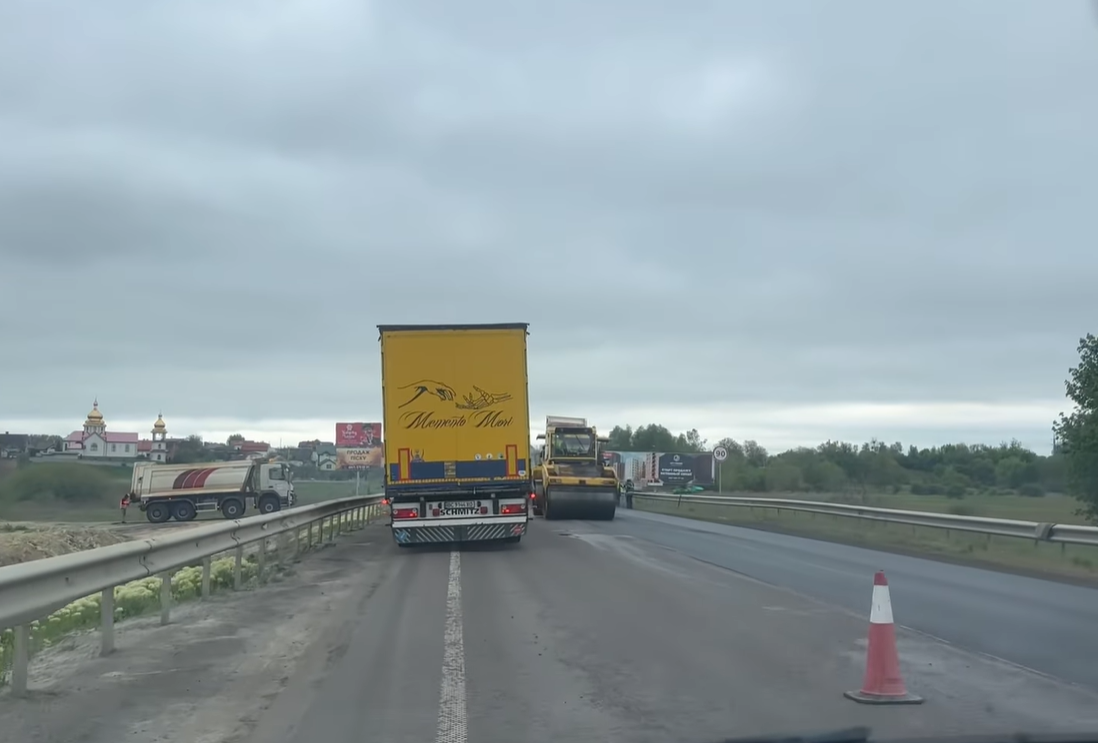 На об'їзній біля Львова фіксують значні затори через ремонт дороги. …
