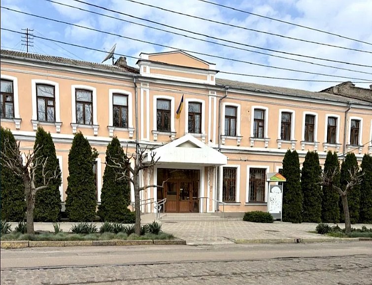 На продаж виставили будівлю колишньої філії університету культури у Миколаєві