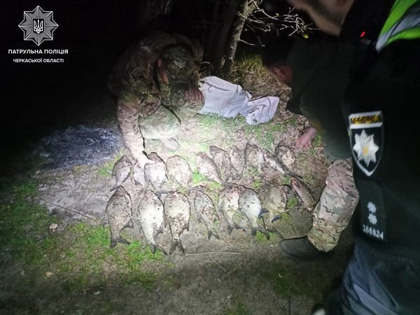 На річці Дніпро патрульні затримали трьох браконьєрів