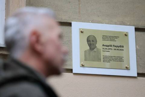 На фасаді Львівської академічної гімназії встановлять меморіальну таблицю Андрію Парубію