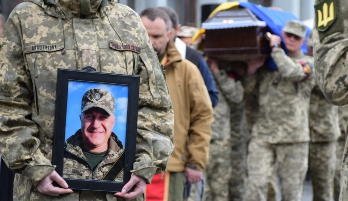 «На щиті»: у Шепетівці провели у засвіти добровольця Олега Рудніцького