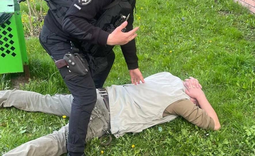 Небезпечна знахідка серед людей: що вилучили в Київському парку