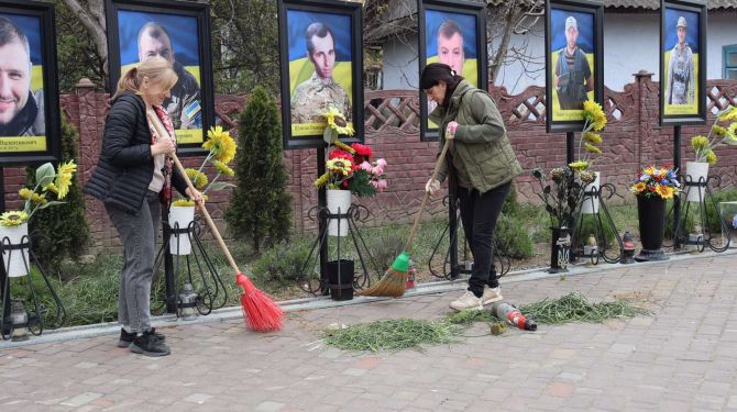 Недобоївська громада впорядкувала ключові місця села і закликає мешканців долучатися