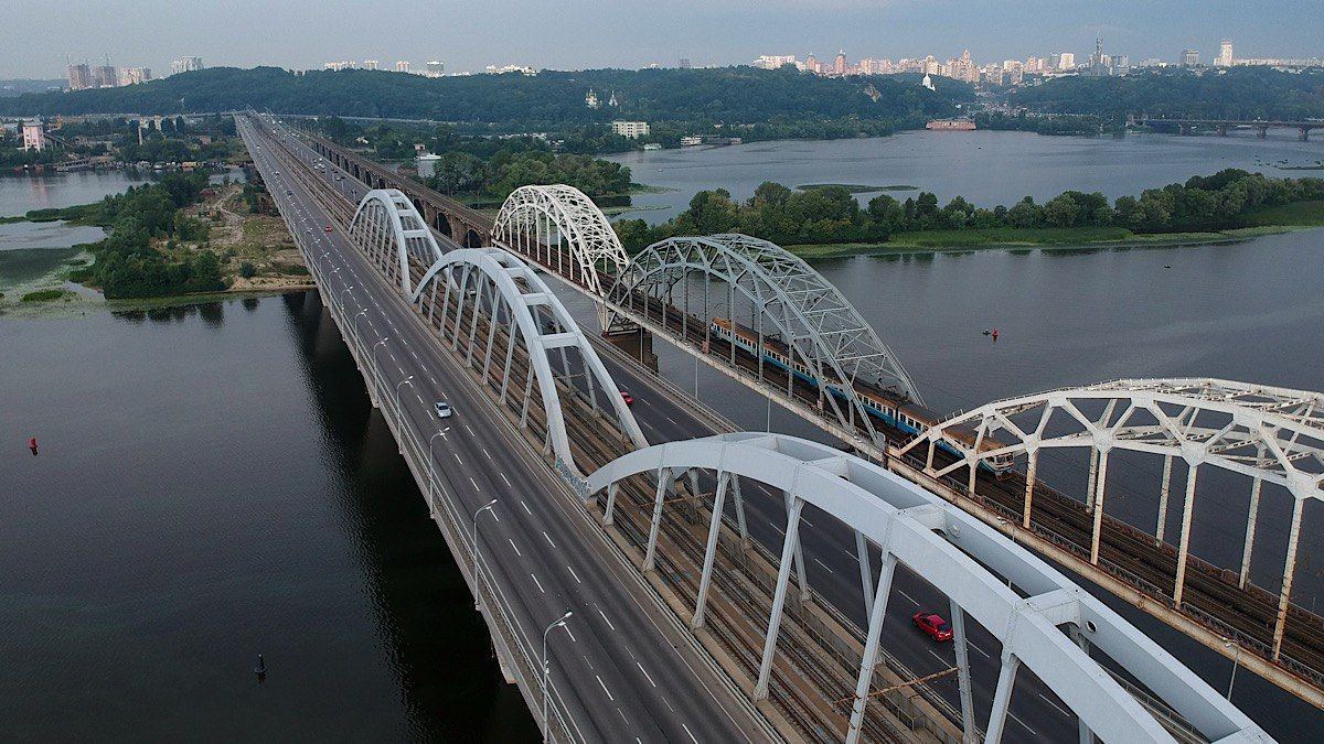 Недобудовані частини Дарницького мосту досі не належать Києву: що відомо