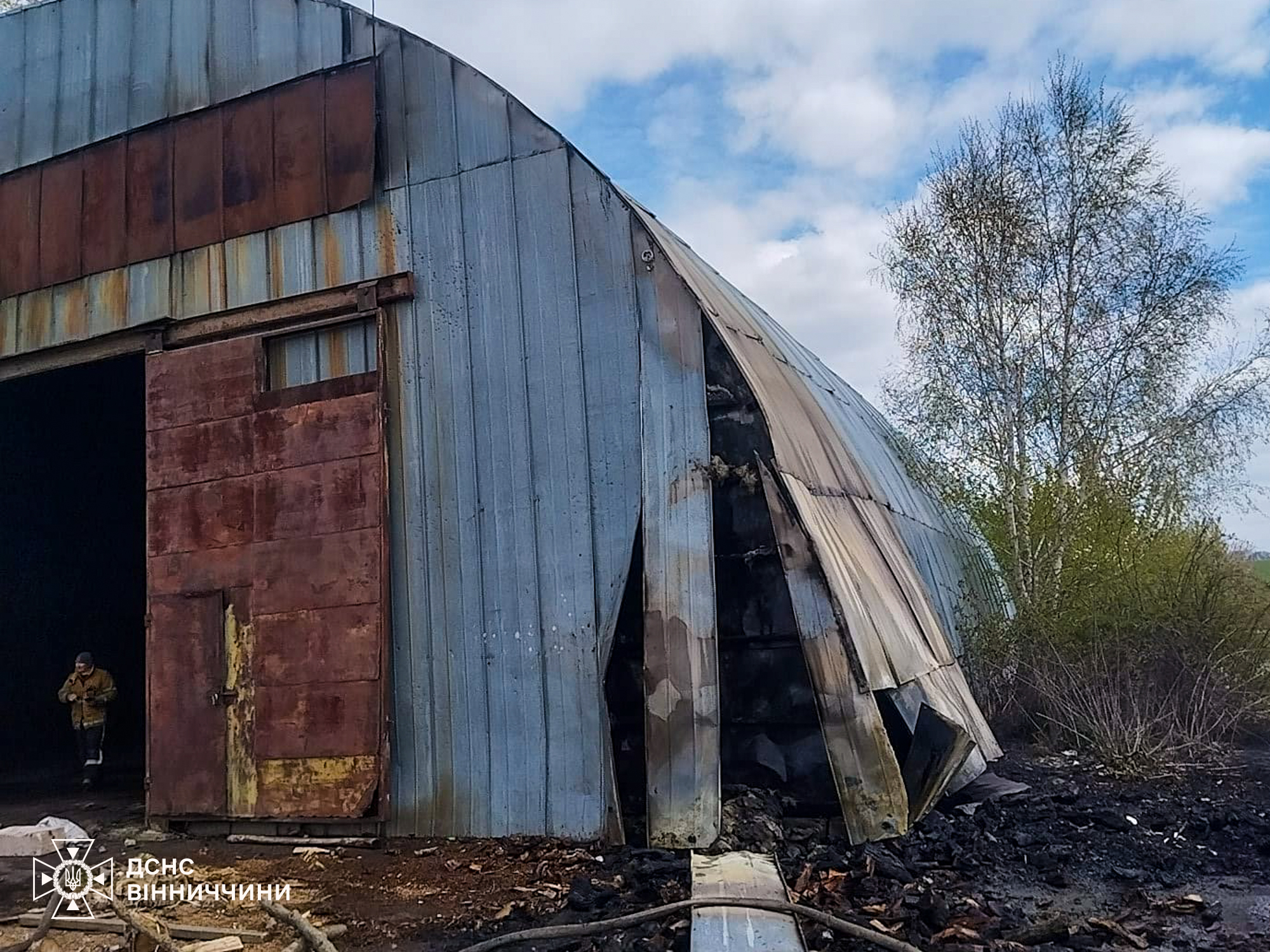 Недопалок спричинив на Вінниччині пожежу, яку гасили два підрозділи