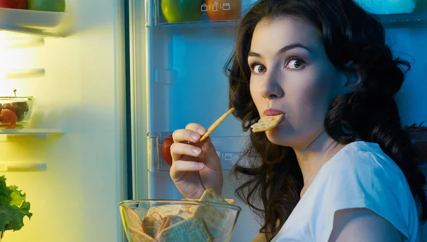 Недосип змушує людей їсти на 400 калорій більше кожного дня