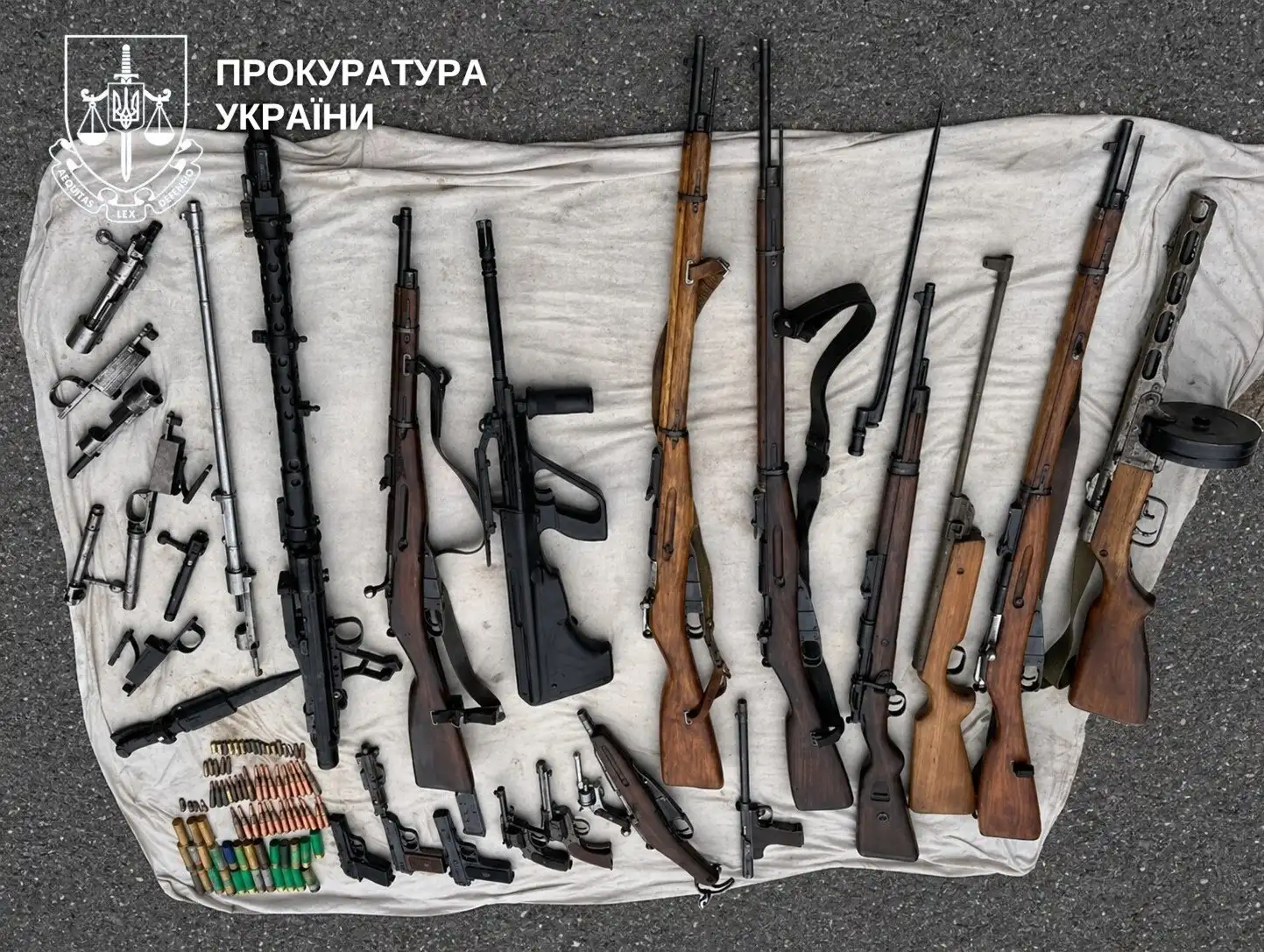 Незаконний збут зброї: на Рівненщині викрили групу осіб