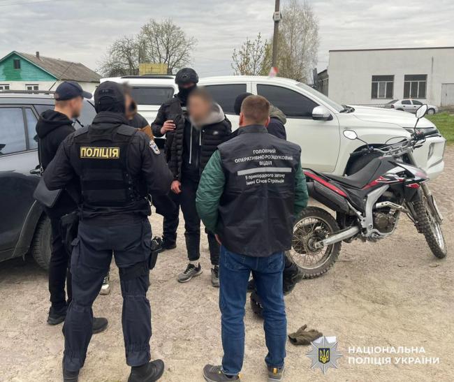 Неповнолітні з Рівненщини вирішили заробити на незаконному переправлення чоловіка за …