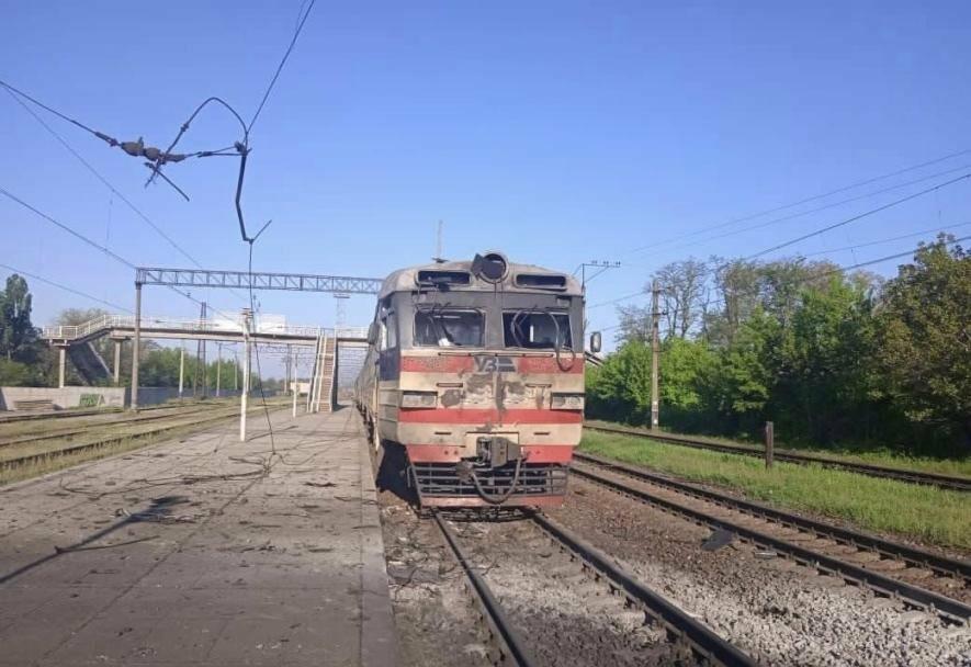 Не встигли евакуюватися: постраждали пасажири потяга на межі з Дніпропетровщиною