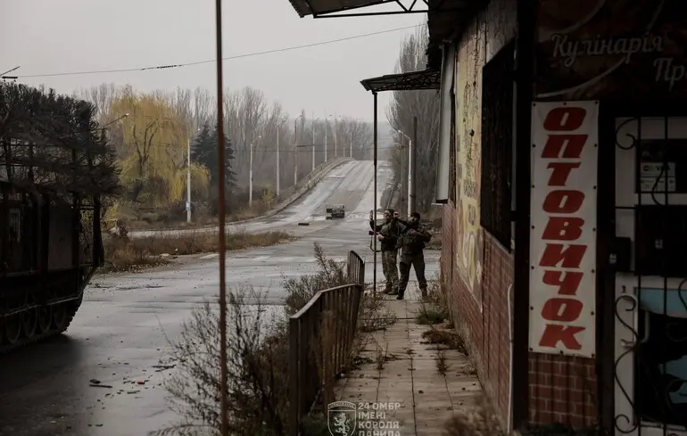 "Не залишилося живого місця": військові показали, як виглядає Костянтинівка