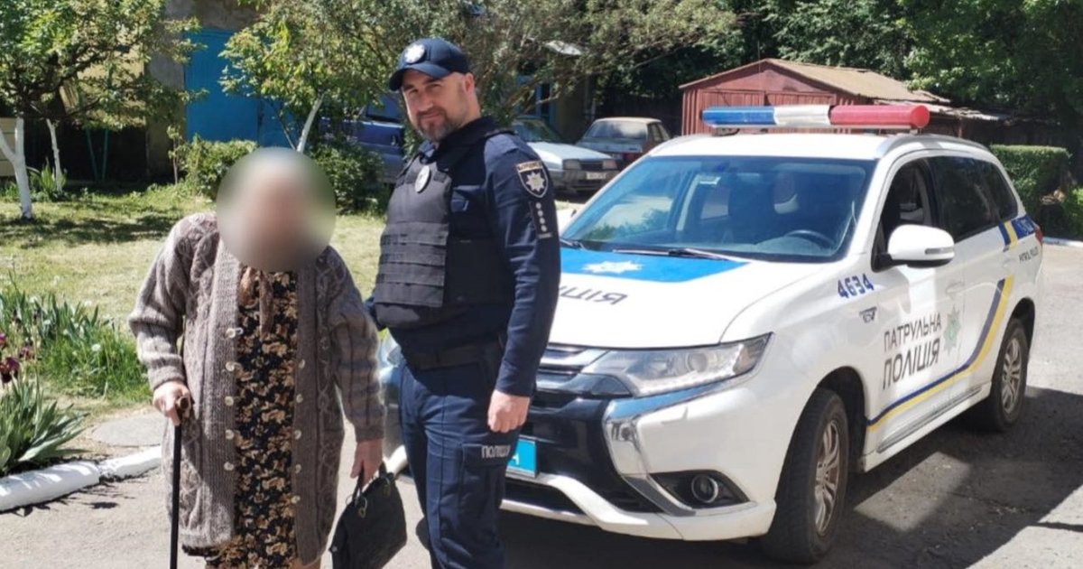 Не змогла згадати, де живе: в Ужгороді патрульні допомогли пенсіонерці