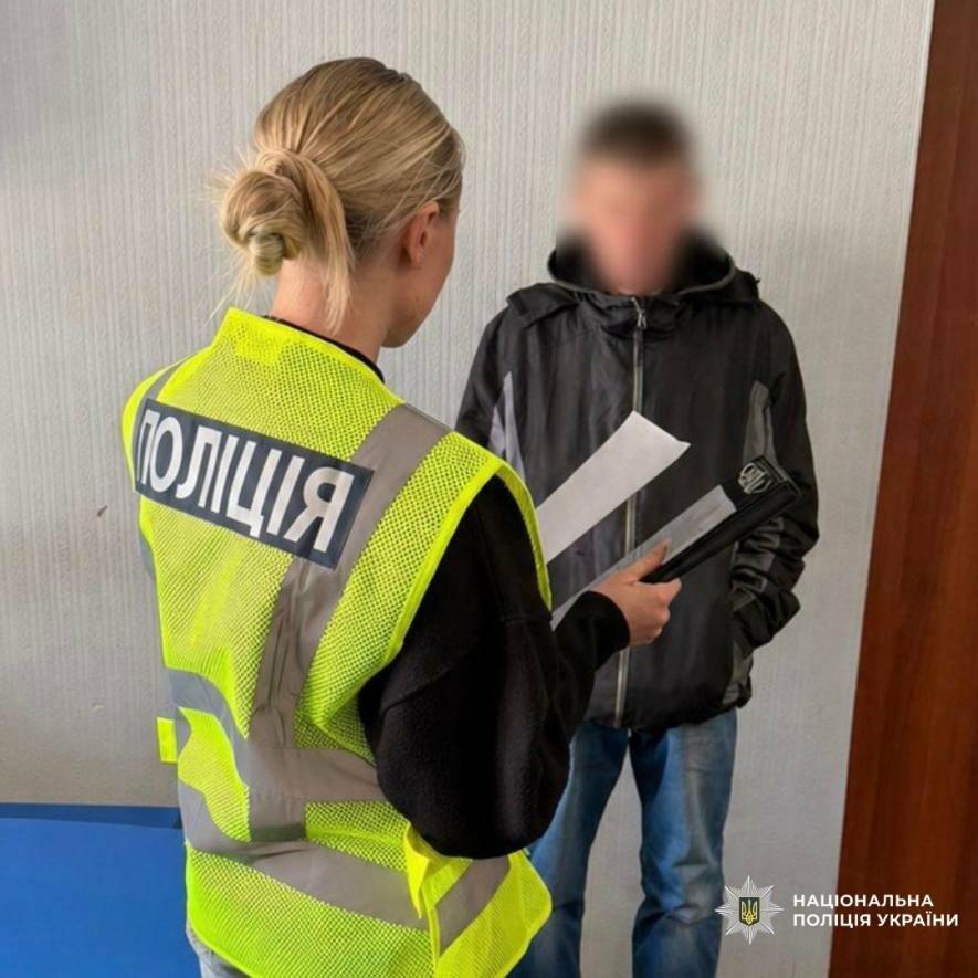 Не зупинили навіть штрафи: син роками тероризував власну матір у …