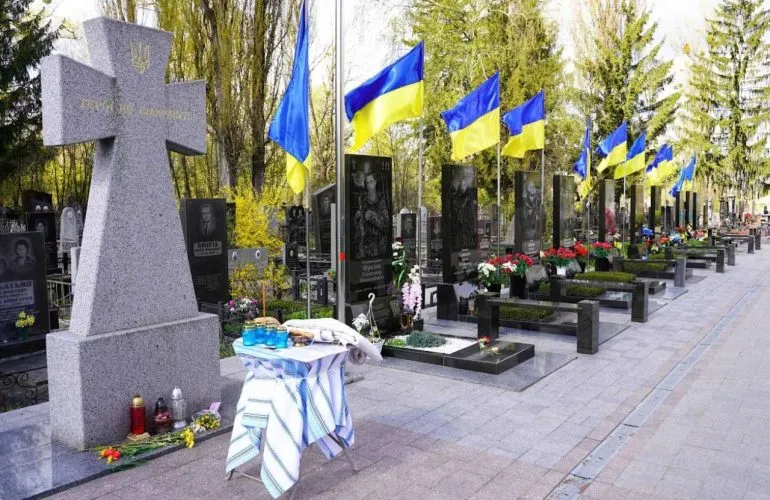 Депутатська комісія ініціювала робочу групу для нового конкурсу меморіалу в …