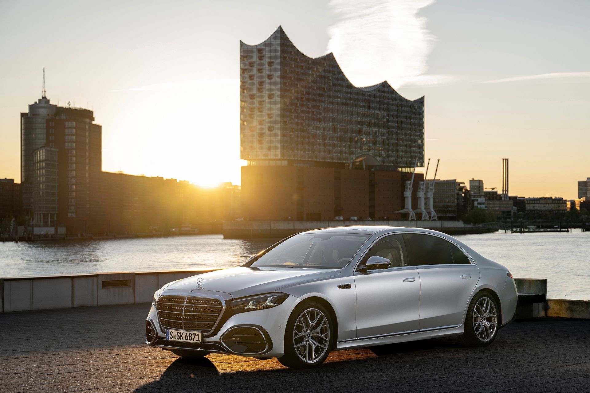 Новий Mercedes-Benz S-Class виїхав на дороги у Гамбурзі