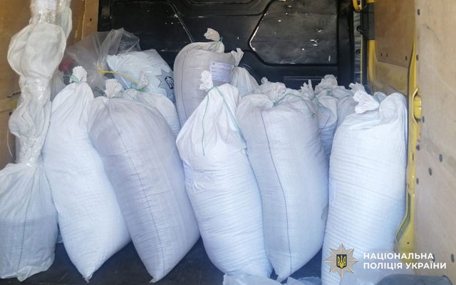 Поліція ліквідувала підпільний тютюновий бізнес на Харківщині