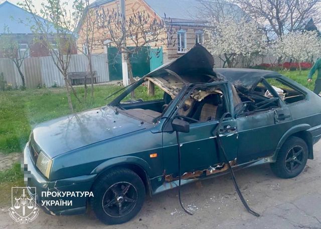 Російський дрон влучив у легковик у передмісті Харкова