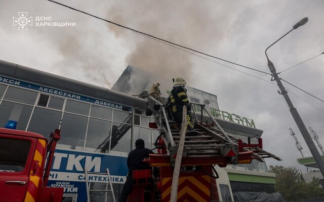 У Харкові горів відомий магазин (фото)