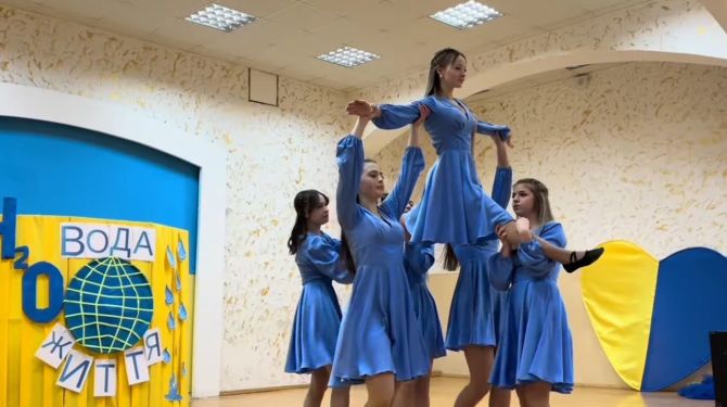 Новодністровські школярки взяли перше місце у конкурсі про воду і …