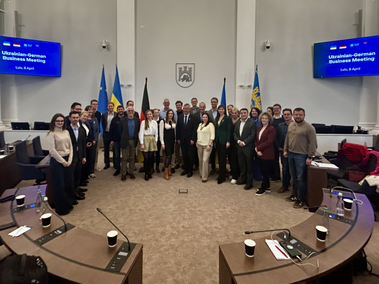 Німецька бізнес-делегація відвідала реабілітаційний центр у Львові і дитячу лікарню …
