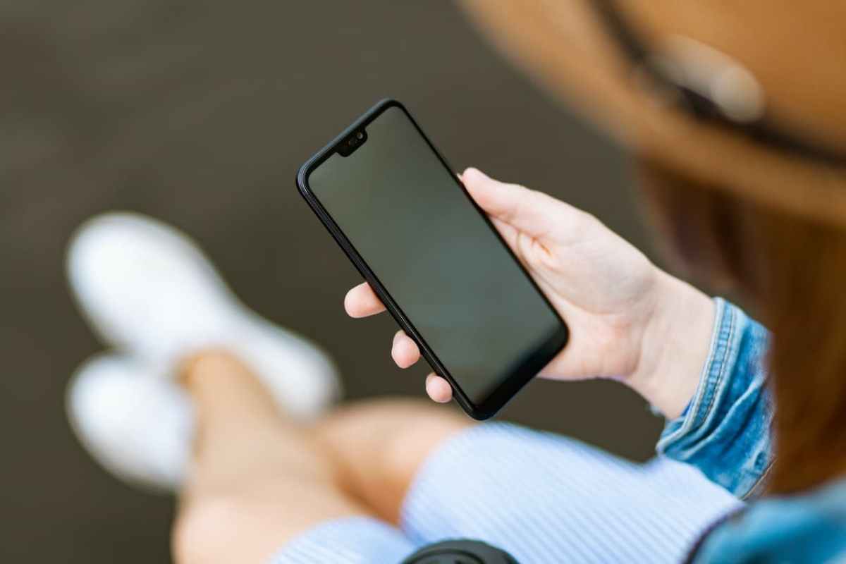 Німецькі журналісти виявили вразливість у смартфонах, яка розкриває адресу оборонних …