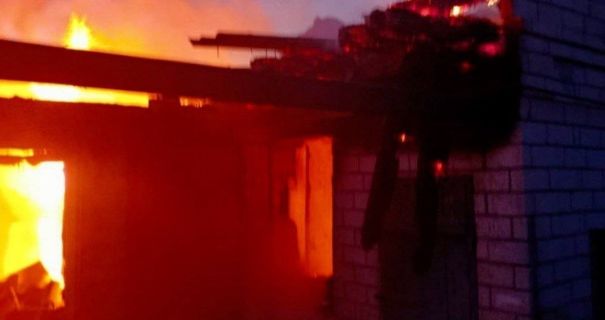Дніпропетровщина під ударом: через атаки дронів спалахнули пожежі