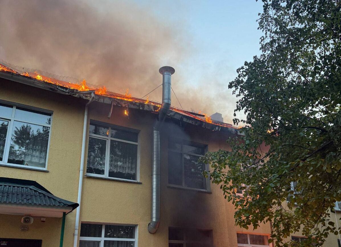 Нічна атака на Київщину: пожежа в дитсадку, пошкоджені будинки