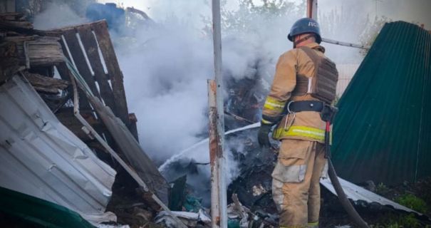 Атака дронів на Чернігівщину: у двох районах горіли будинки