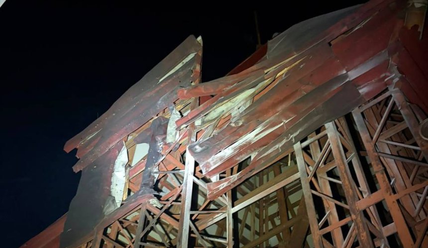 Нічна атака 12 травня: в Оболонському районі уламки дрона пошкодили …