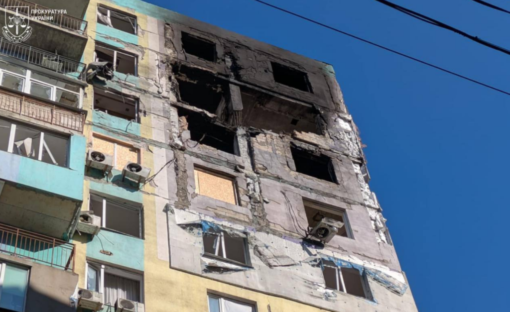 Нічна дронова атака на Одесу: пожежі, руйнування та постраждалі