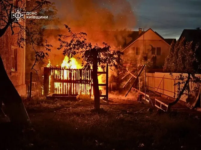 Нічний обстріл Київщини: семеро постраждалих, серед них дитина