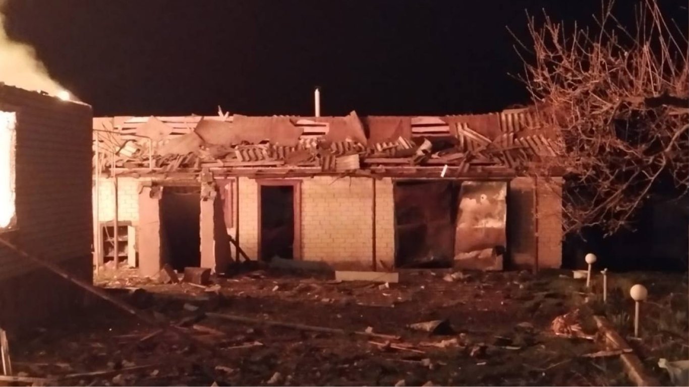 Нічні удари по Харківщині: руйнування та поранена жінка
