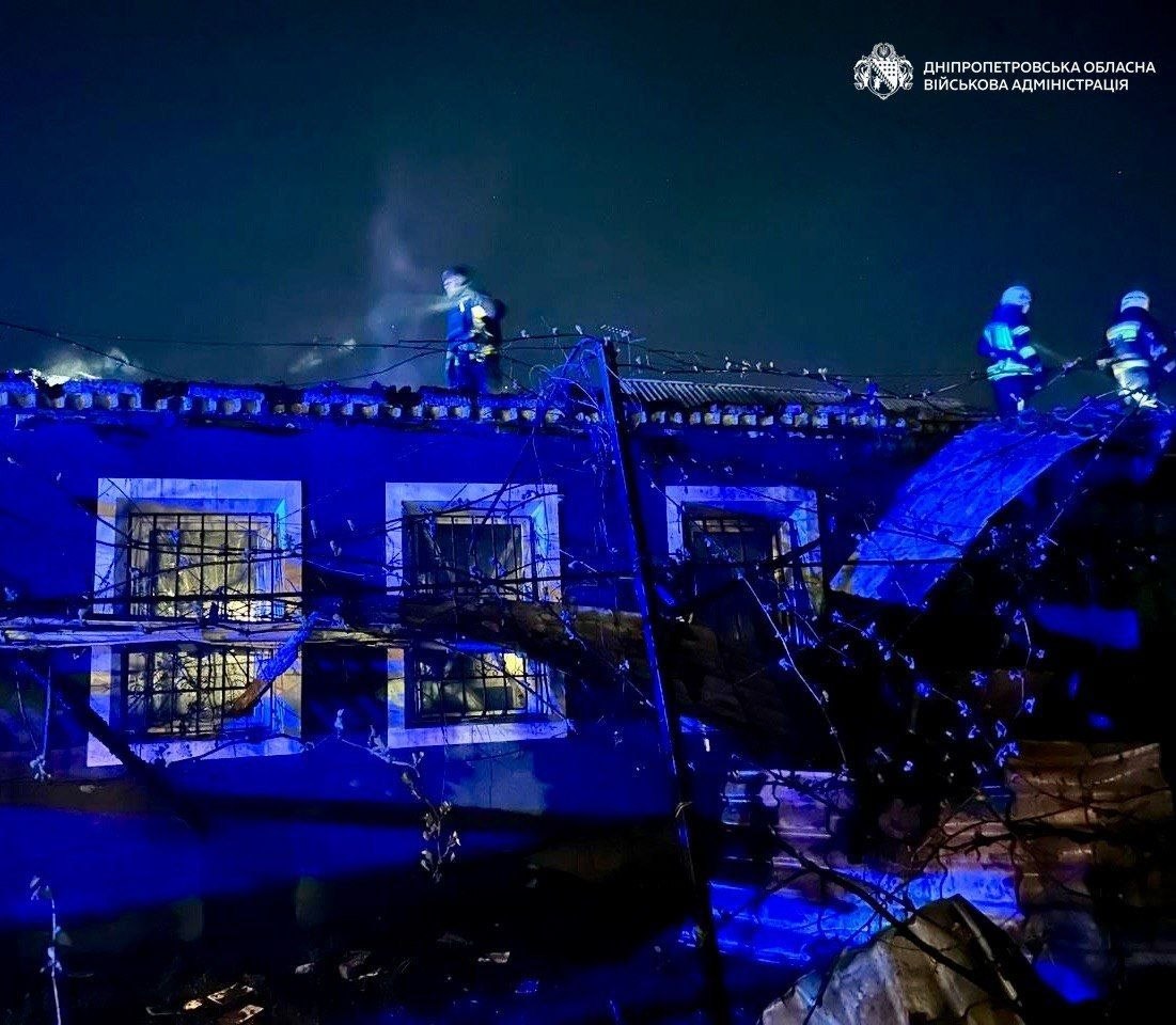 Ніч під ударом: ворог атакував Дніпро — є поранений і …