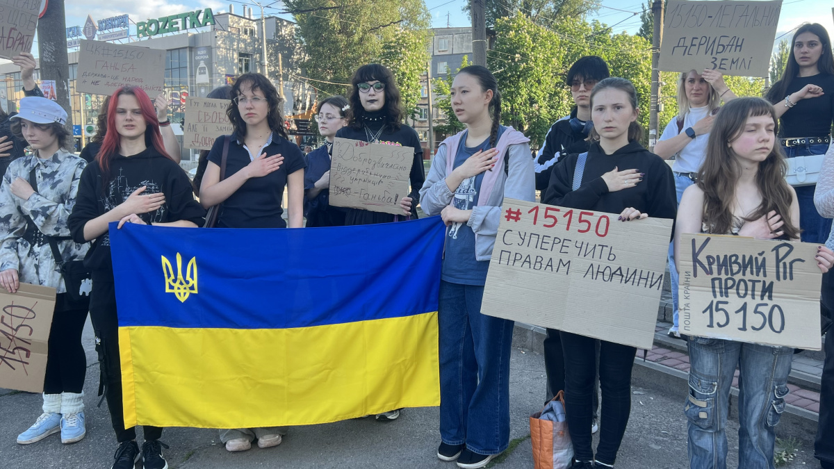 «Ніяких рішень про нас без нашої участі»: криворіжці організували мирний …