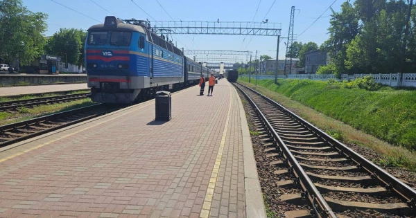 Обстріляний на Миколаївщині потяг прибув на Харківщину без запізнення
