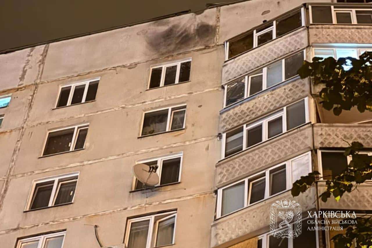 Обстріл Харкова дронами: ворог поцілив у багатоповерхівку