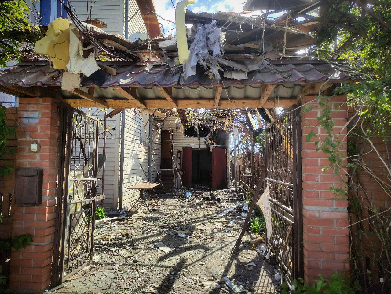 Обстріл Чорноморська росією на Одещині: двоє загиблих, 35 зруйнованих будинків