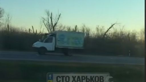 Армія РФ уперше атакувала цивільний автомобіль на трасі Чугуїв – …