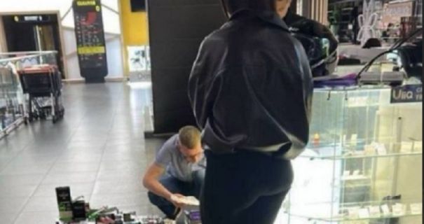 Масові обшуки в ТЦ Києва: поліція та БЕБ "трусять" точки …