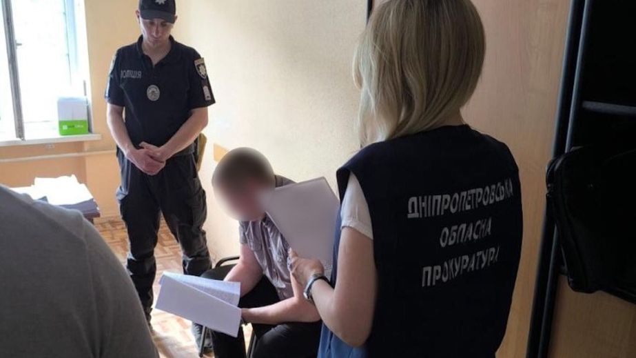 Обіцяв "вирішити питання" з ТЦК: у Дніпрі адвокат попався на …