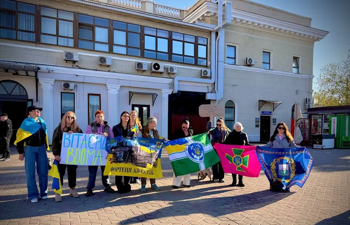 Одеса прийняла морського прикордонника після звільнення з полону